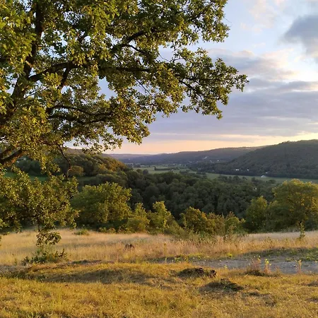 Дом отдыха Quercynoise De Charme Piscine Et Vue Sur Vallee Du Lot Balaguier-d'Olt